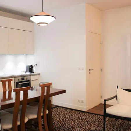 Bright In The Heart Of 巴黎